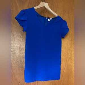 Blue short flutter sleeve blouse. Cute back zipper detail.